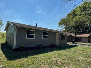 92 W Adams Drive, Cahokia, IL 62206