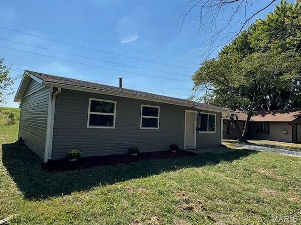 92 W Adams Drive, Cahokia, IL 62206