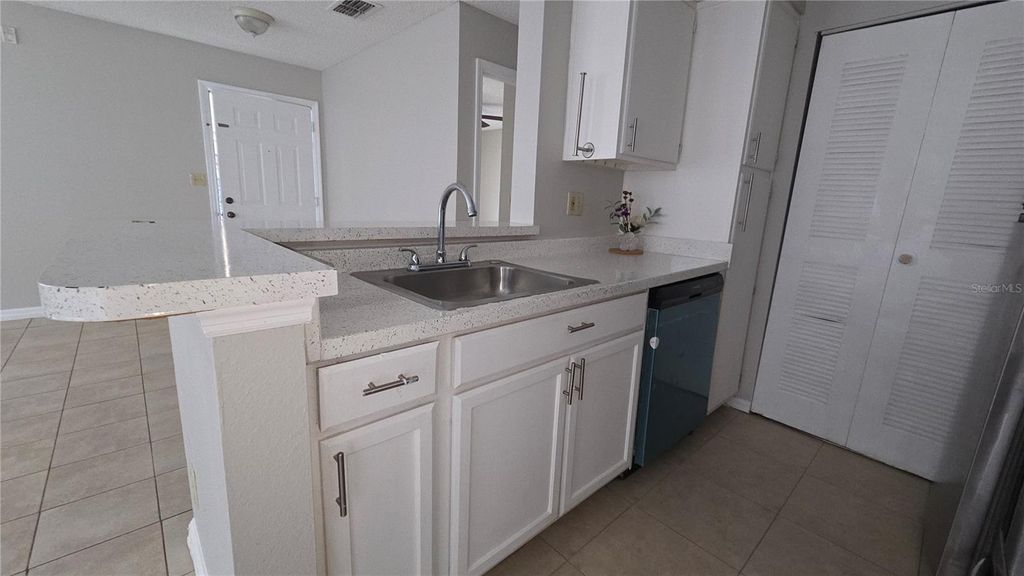 Image 12 of property listing at 1073 S HIAWASSEE ROAD 1011, Orlando, FL 32835