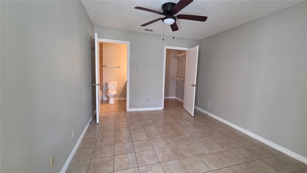 Image 14 of property listing at 1073 S HIAWASSEE ROAD 1011, Orlando, FL 32835