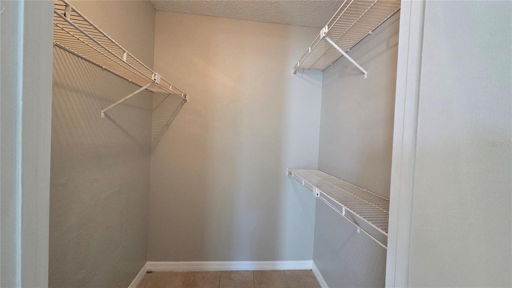 Image 20 of property listing at 1073 S HIAWASSEE ROAD 1011, Orlando, FL 32835