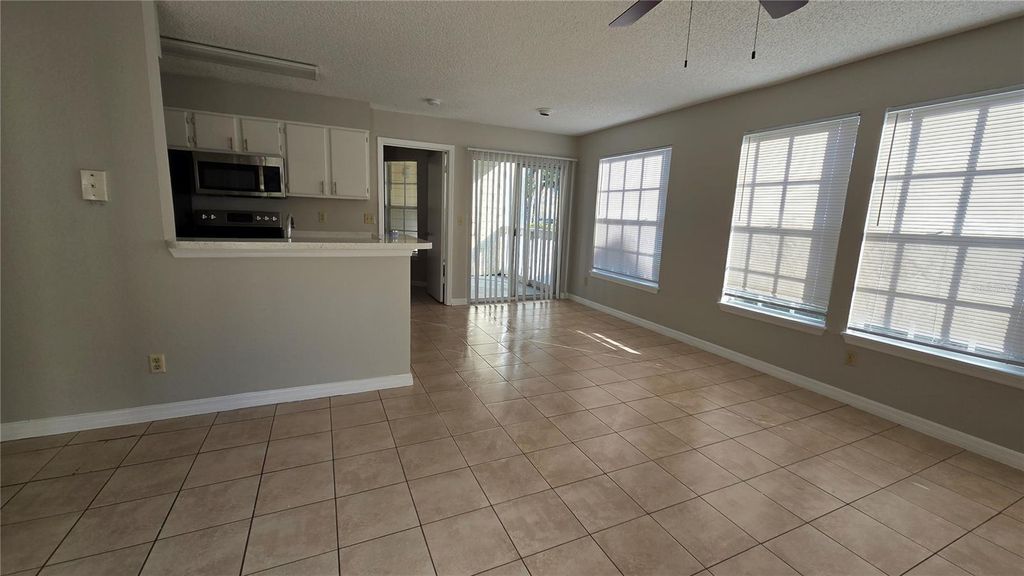 Image 10 of property listing at 1073 S HIAWASSEE ROAD 1011, Orlando, FL 32835