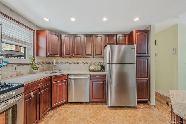 414 Myrtle Avenue, West Islip, NY 11795