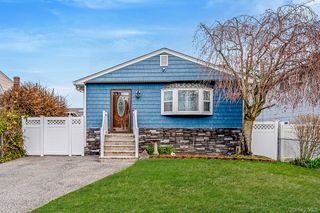 414 Myrtle Avenue, West Islip, NY 11795