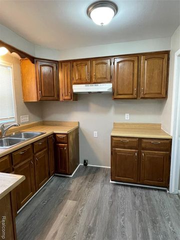 1173 Featherstone Road, Pontiac, MI 48342