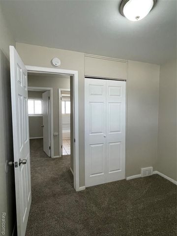 1173 Featherstone Road, Pontiac, MI 48342