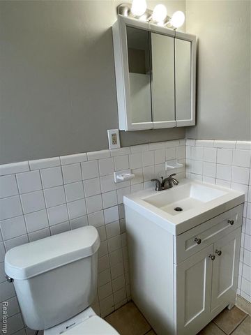 1173 Featherstone Road, Pontiac, MI 48342