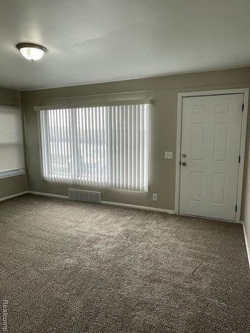 1173 Featherstone Road, Pontiac, MI 48342