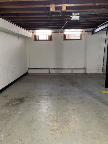 1173 Featherstone Road, Pontiac, MI 48342