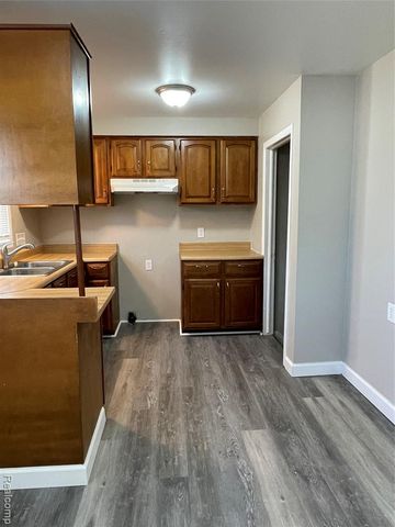 1173 Featherstone Road, Pontiac, MI 48342