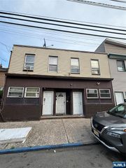 390 Totowa Avenue, Paterson, NJ 07502