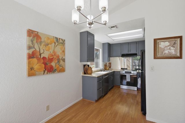 4406 Sunrise Ct, Davis, CA 95618