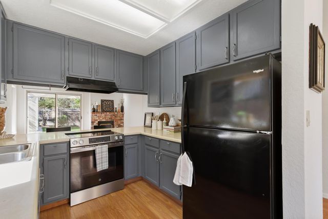 4406 Sunrise Ct, Davis, CA 95618