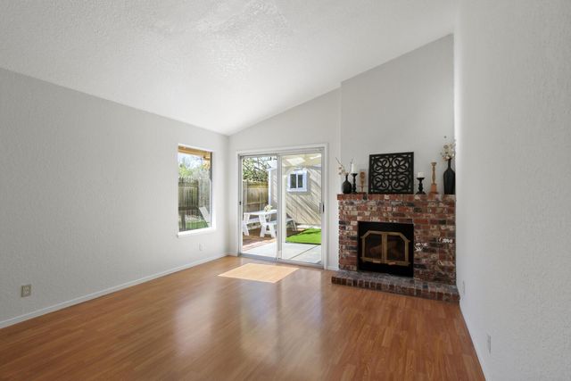 4406 Sunrise Ct, Davis, CA 95618