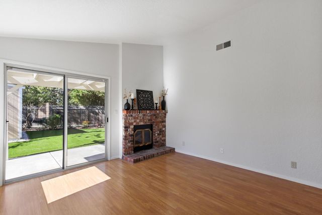 4406 Sunrise Ct, Davis, CA 95618