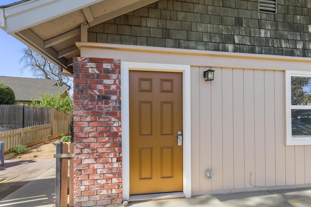 4406 Sunrise Ct, Davis, CA 95618