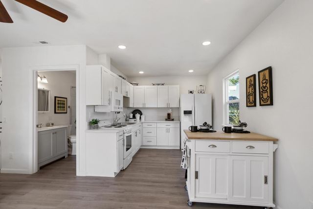 4406 Sunrise Ct, Davis, CA 95618