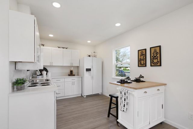 4406 Sunrise Ct, Davis, CA 95618