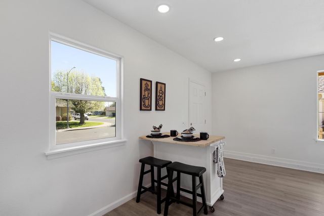 4406 Sunrise Ct, Davis, CA 95618