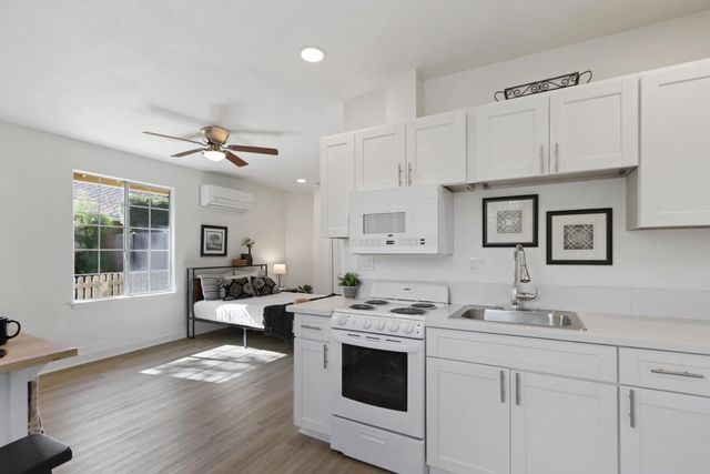 4406 Sunrise Ct, Davis, CA 95618