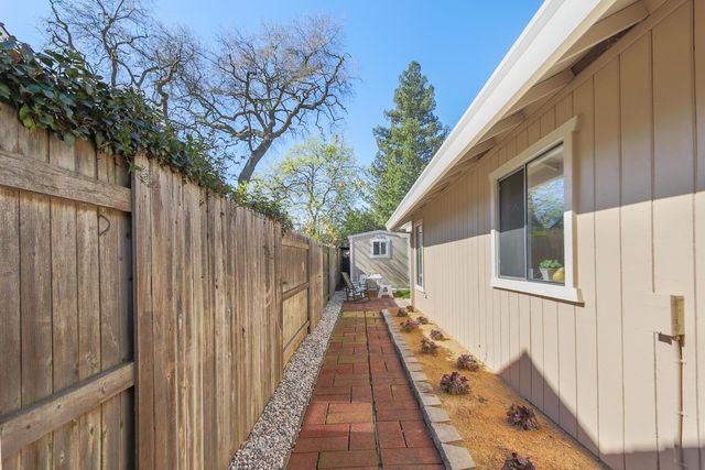 4406 Sunrise Ct, Davis, CA 95618