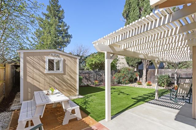 4406 Sunrise Ct, Davis, CA 95618