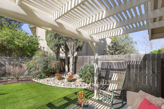 4406 Sunrise Ct, Davis, CA 95618