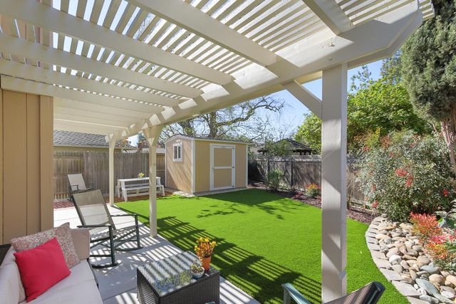 4406 Sunrise Ct, Davis, CA 95618