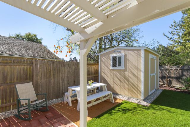 4406 Sunrise Ct, Davis, CA 95618