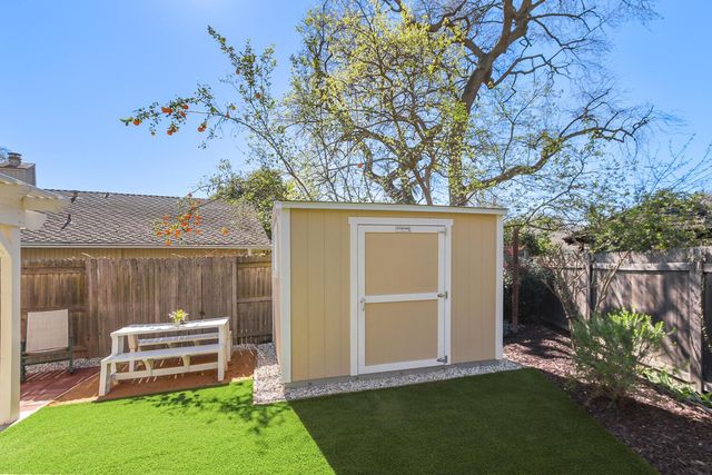 4406 Sunrise Ct, Davis, CA 95618