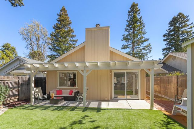 4406 Sunrise Ct, Davis, CA 95618