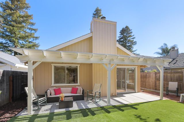 4406 Sunrise Ct, Davis, CA 95618