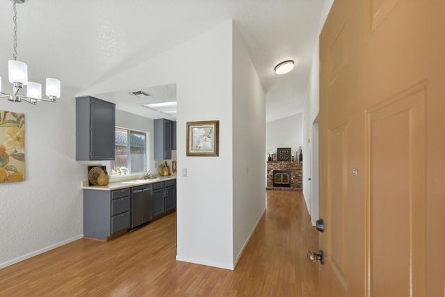 4406 Sunrise Ct, Davis, CA 95618