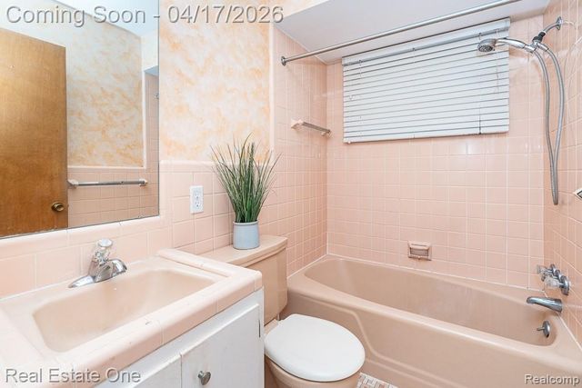 25822 Acacia Street, Southfield, MI 48033