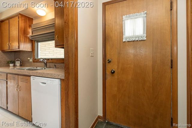 25822 Acacia Street, Southfield, MI 48033