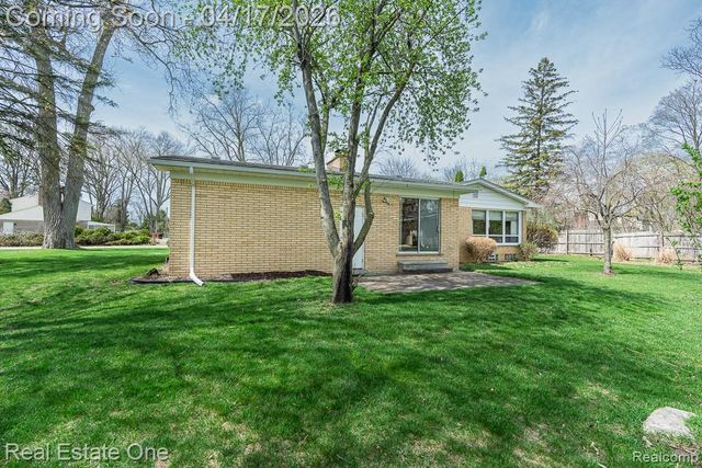 25822 Acacia Street, Southfield, MI 48033