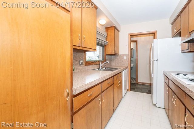 25822 Acacia Street, Southfield, MI 48033