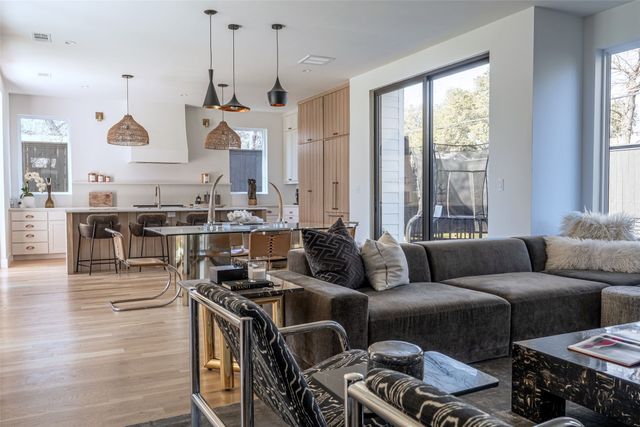 6437 Trammel Drive, Dallas, TX 75214