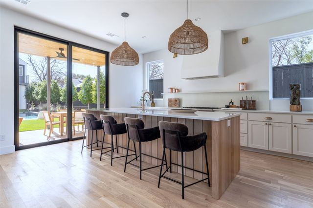 6437 Trammel Drive, Dallas, TX 75214