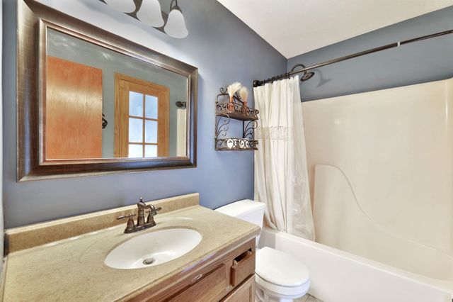 1625 N Robin Cir, Wichita, KS 67212