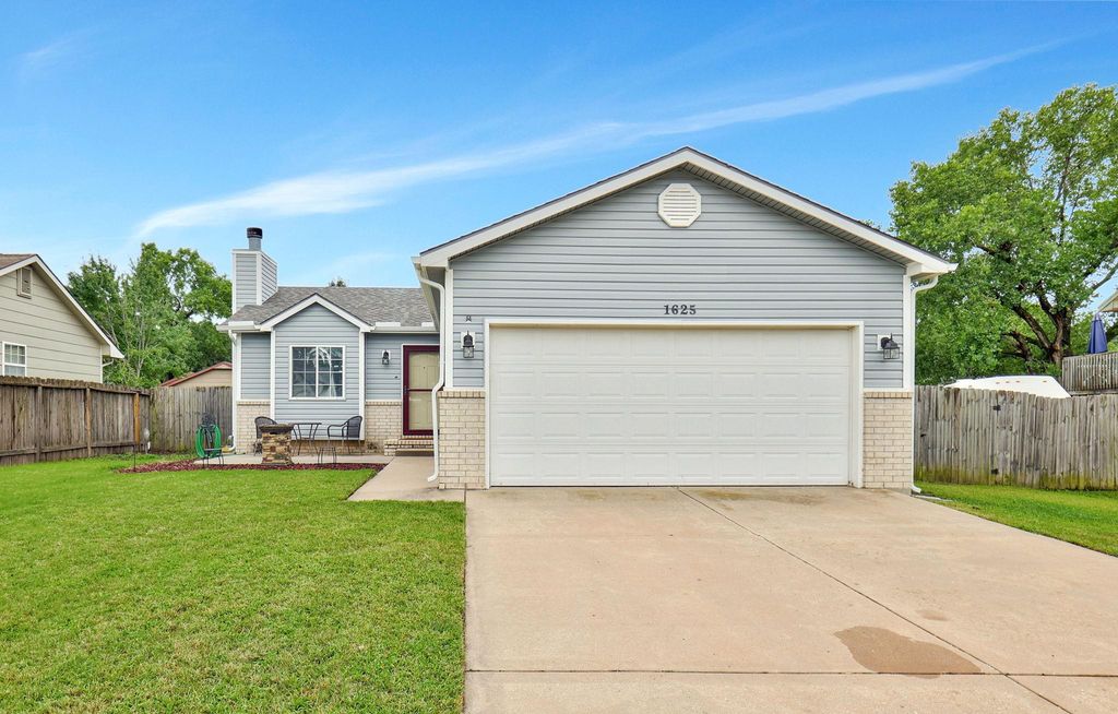 1625 N Robin Cir, Wichita, KS 67212