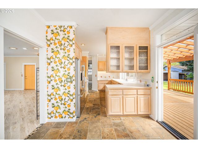 1565 SANTA ROSA St, Eugene, OR 97401