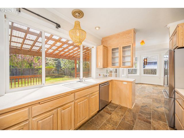 1565 SANTA ROSA St, Eugene, OR 97401