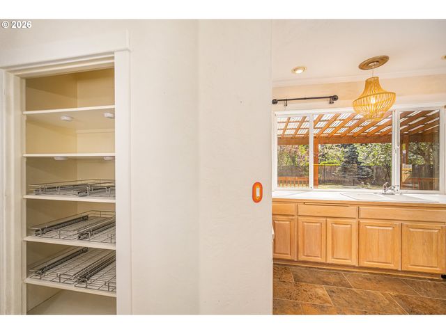 1565 SANTA ROSA St, Eugene, OR 97401