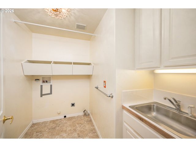 1565 SANTA ROSA St, Eugene, OR 97401