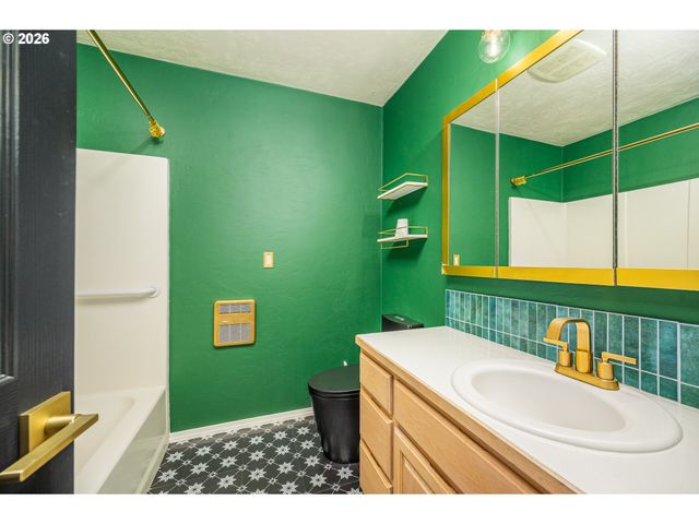 1565 SANTA ROSA St, Eugene, OR 97401