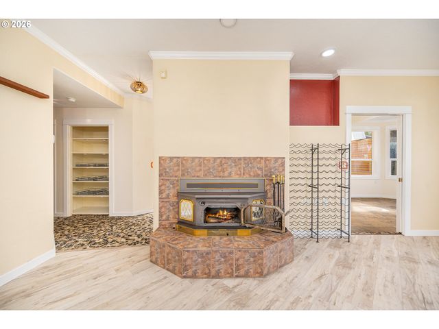 1565 SANTA ROSA St, Eugene, OR 97401