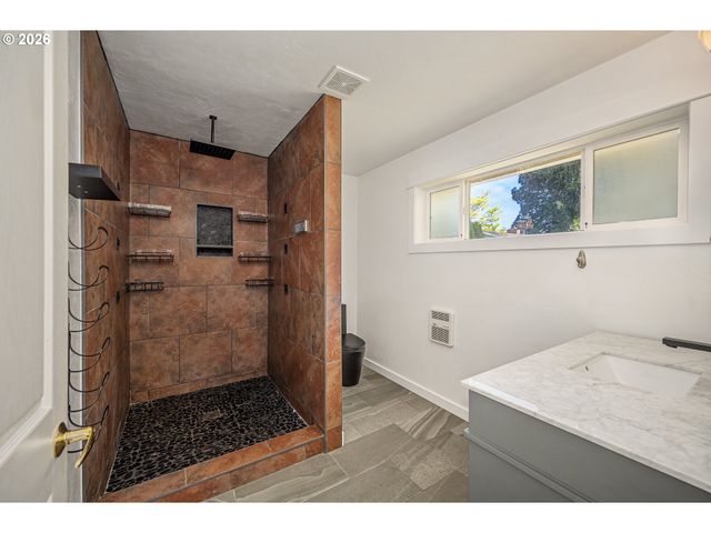 1565 SANTA ROSA St, Eugene, OR 97401