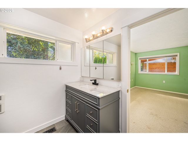 1565 SANTA ROSA St, Eugene, OR 97401