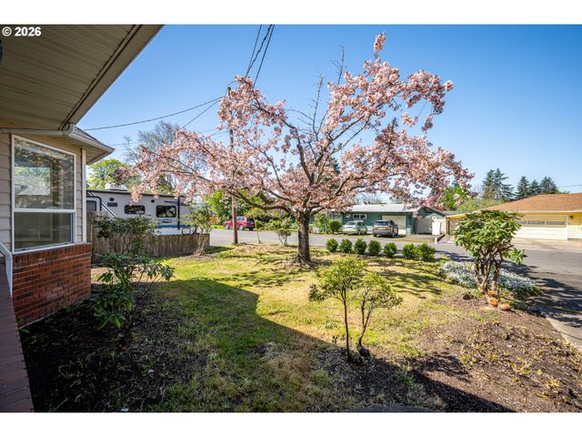 1565 SANTA ROSA St, Eugene, OR 97401